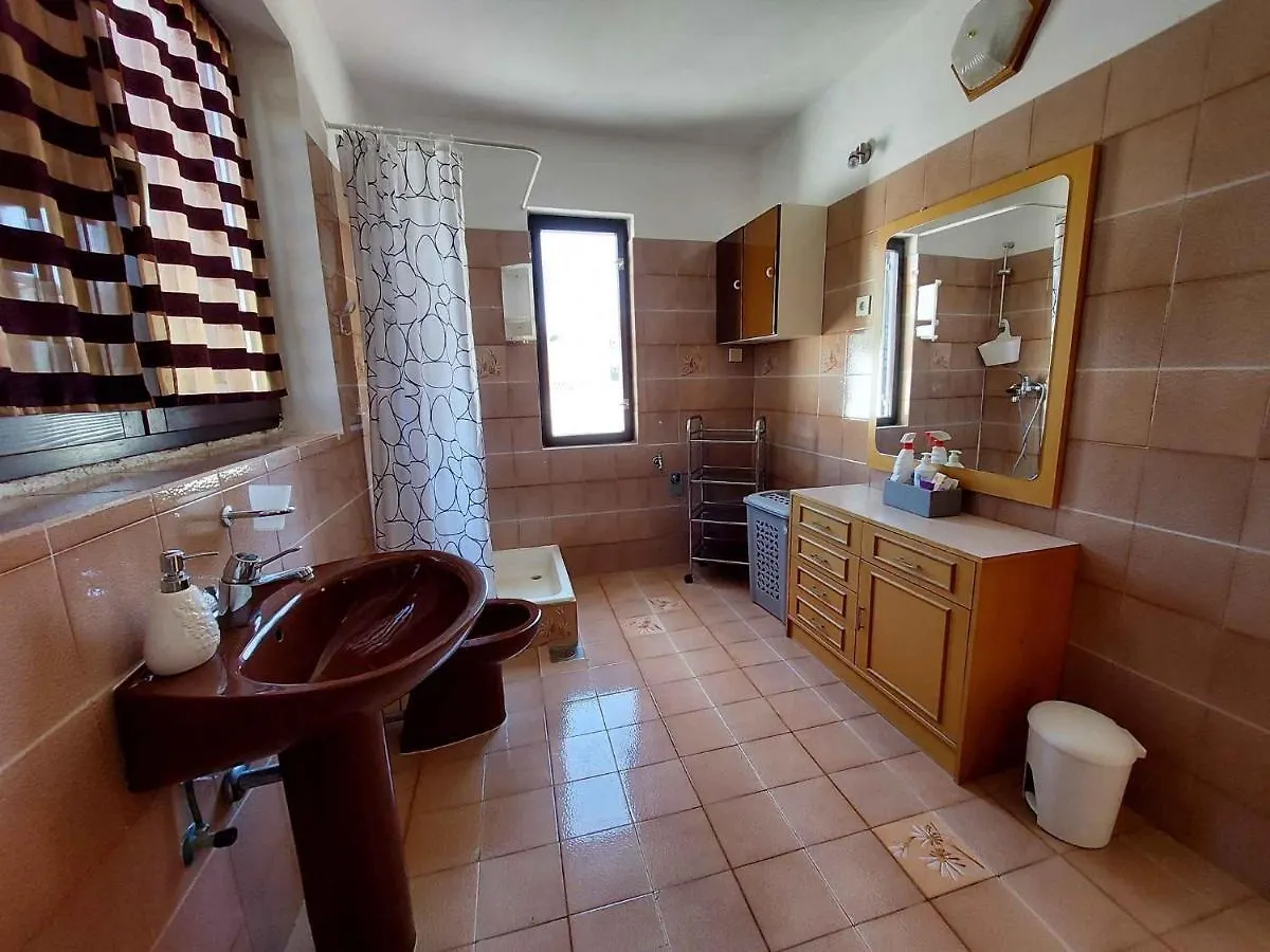Apartment In Radici - Istrien 43580 Malinska 0*,  Croácia