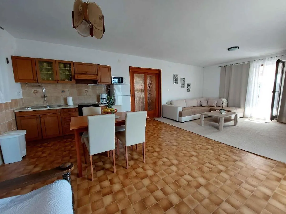 Apartment In Radici - Istrien 43580 Malinska